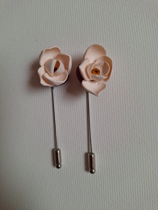 Magnolia lapel pin